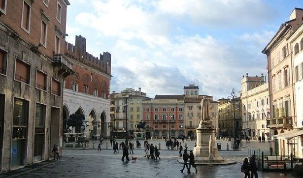 negozio in affitto a Piacenza in zona Belvedere / Quartiere Duemila