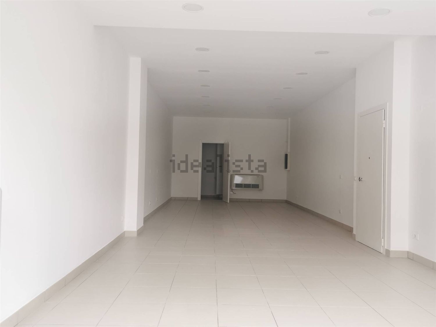 locale commerciale in affitto a Piacenza in zona Barriera Genova