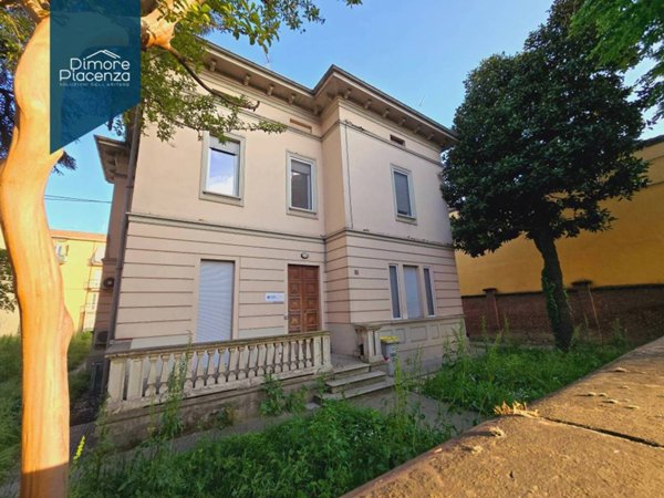 ufficio in affitto a Piacenza in zona Caorsana