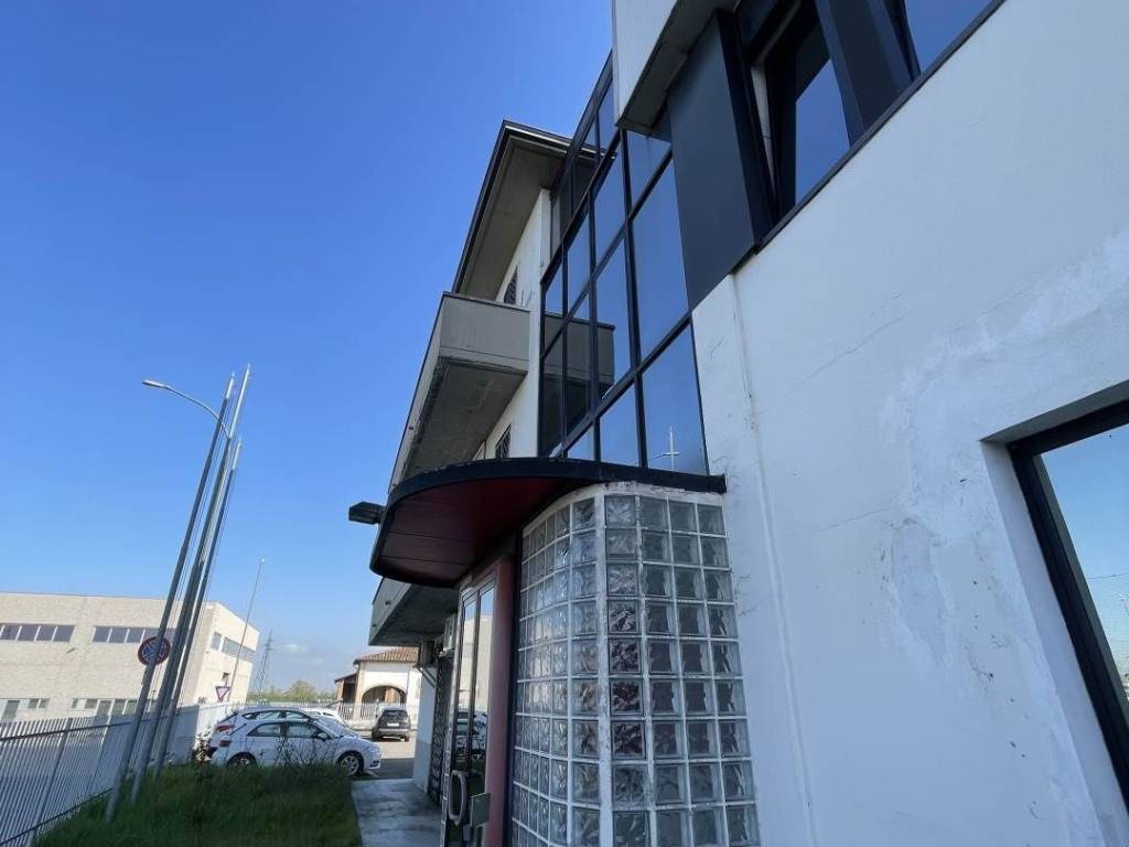 ufficio in affitto a Piacenza in zona Caorsana