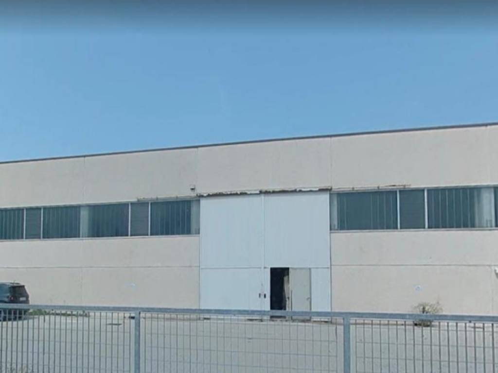 locale commerciale in affitto a Piacenza in zona Caorsana