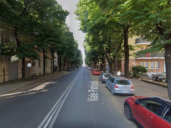 negozio in affitto a Piacenza in zona Le Mose