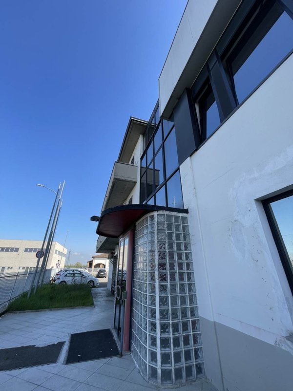 ufficio in affitto a Piacenza in zona Caorsana