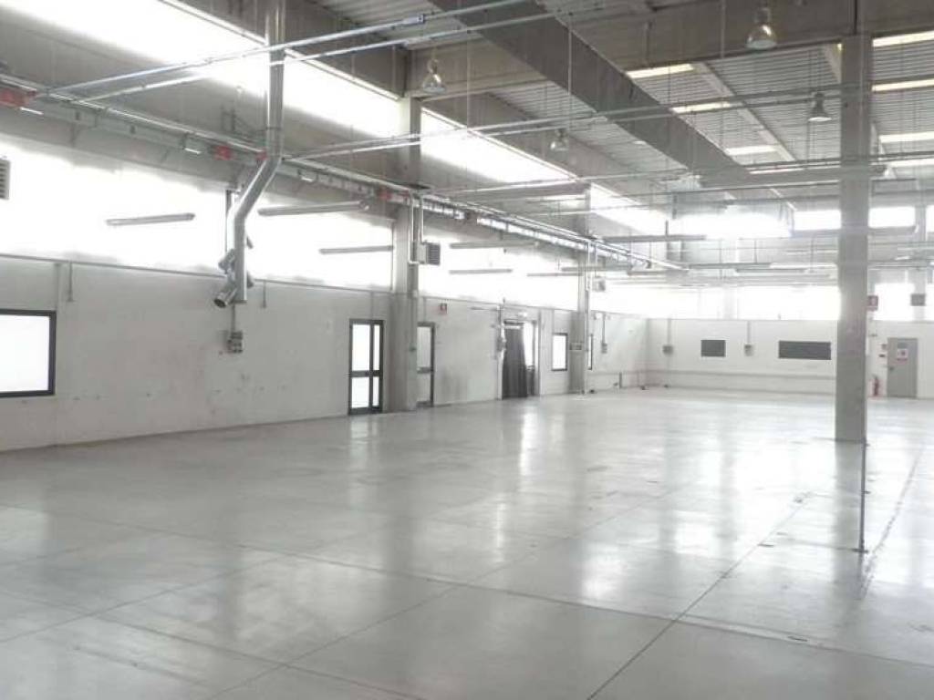 locale commerciale in affitto a Piacenza in zona Le Mose