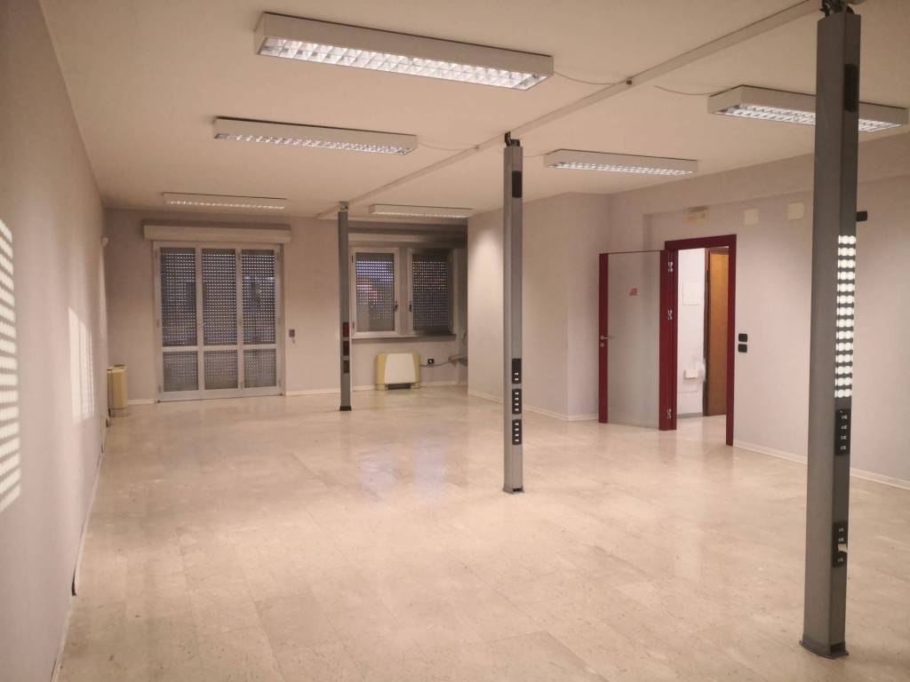 ufficio in affitto a Piacenza in zona Caorsana