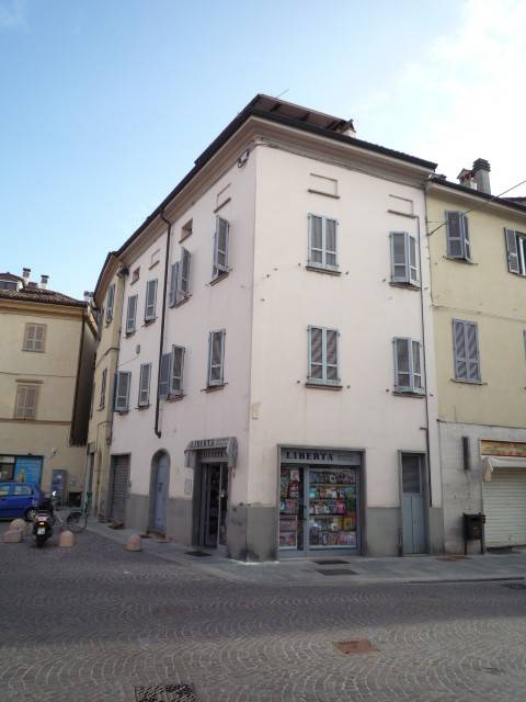 negozio in affitto a Piacenza