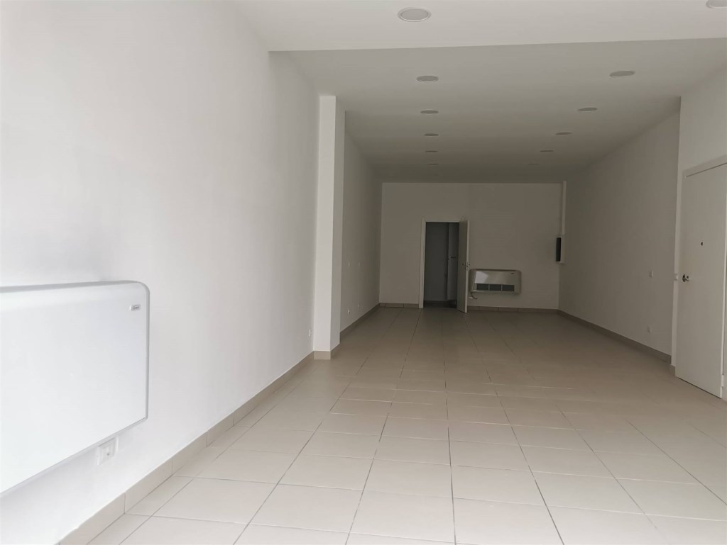 locale commerciale in affitto a Piacenza