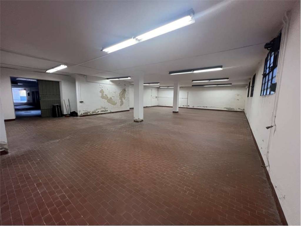 locale commerciale in affitto a Piacenza in zona Besurica