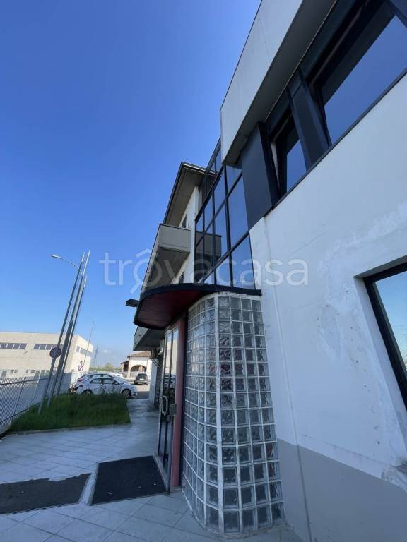ufficio in affitto a Piacenza in zona Caorsana