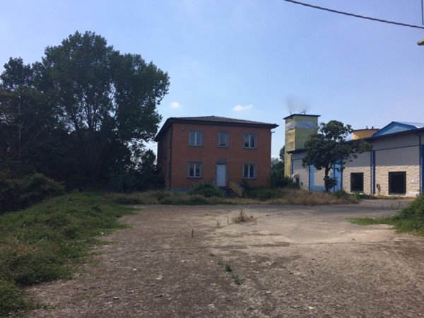 negozio in affitto a Piacenza in zona Belvedere / Quartiere Duemila