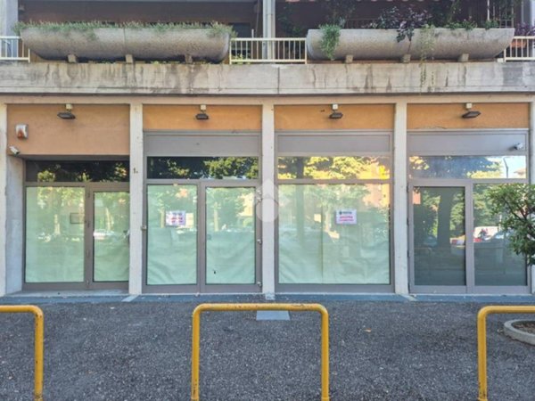 negozio in affitto a Piacenza in zona Stadio