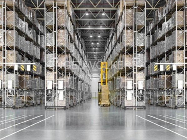 locale commerciale in affitto a Piacenza in zona Montale