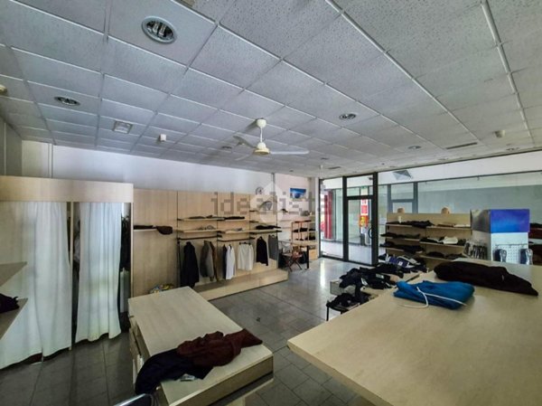 locale commerciale in affitto a Piacenza in zona Borgotrebbia