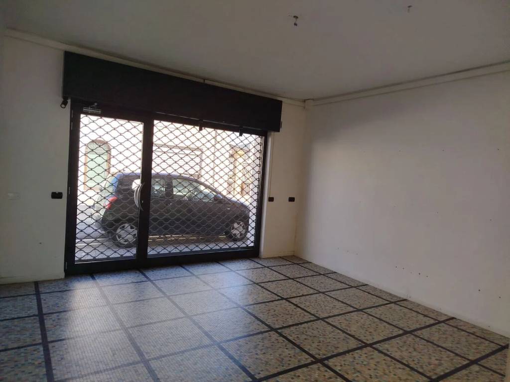 ufficio in affitto a Piacenza in zona Borgotrebbia