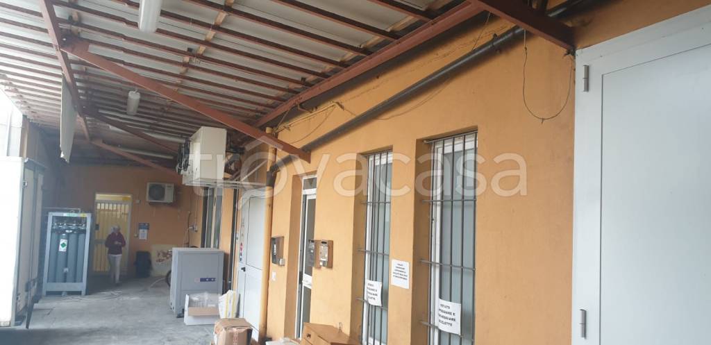 locale commerciale in affitto a Piacenza in zona Borgotrebbia