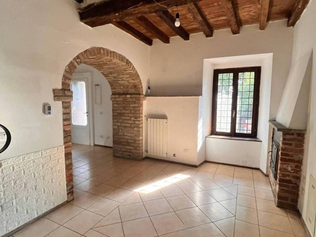 casa indipendente in affitto a Piacenza in zona Besurica