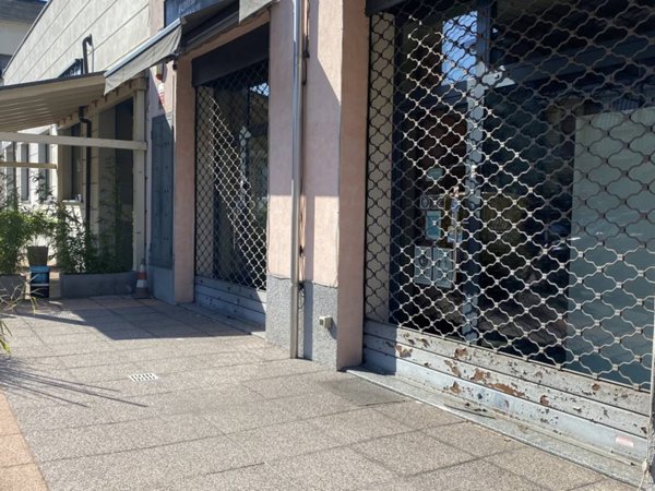 negozio in affitto a Piacenza in zona Infrangibile