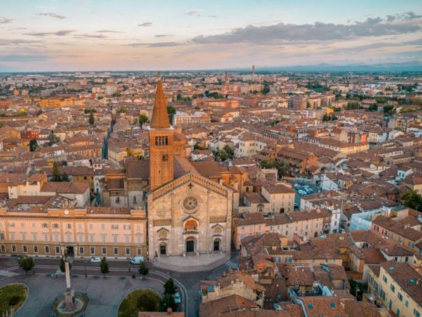 negozio in affitto a Piacenza in zona Centro Storico