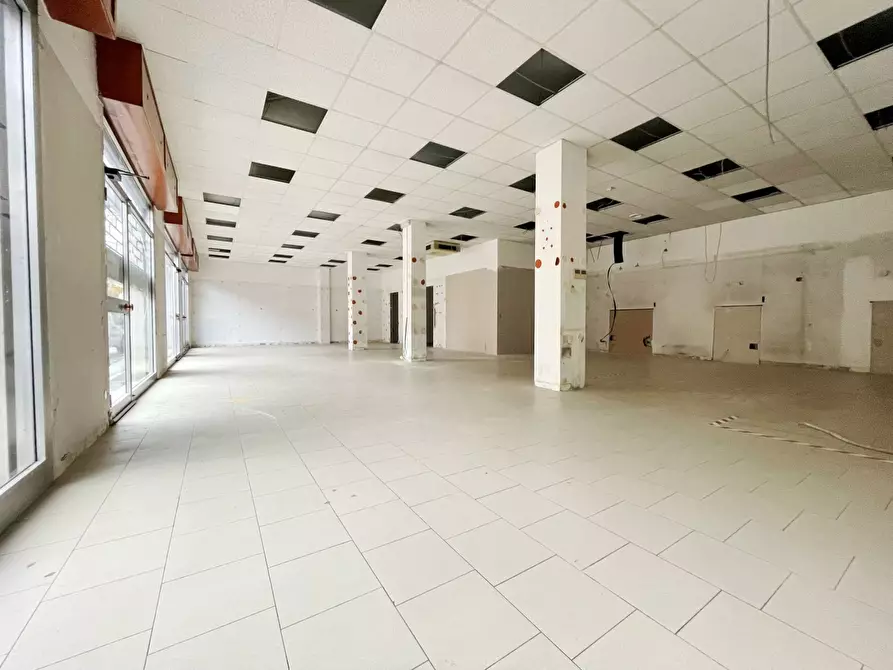 negozio in affitto a Piacenza