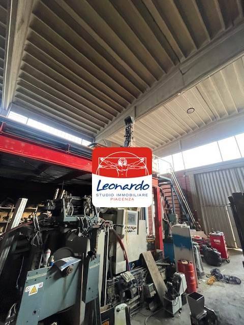 locale commerciale in affitto a Piacenza in zona Caorsana