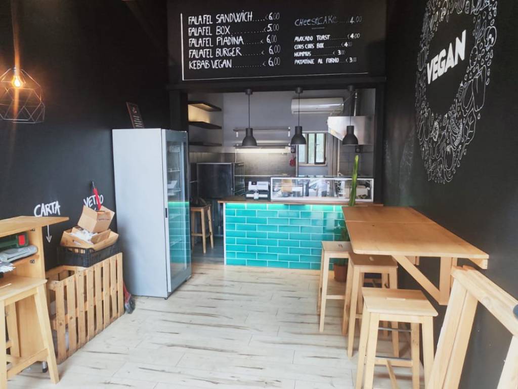 negozio in affitto a Piacenza in zona Stadio