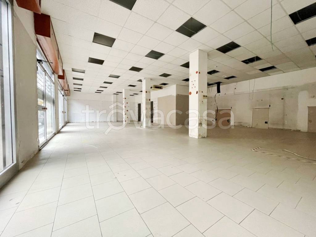 negozio in affitto a Piacenza