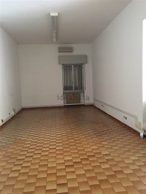ufficio in affitto a Piacenza in zona Roncaglia / Fossadello