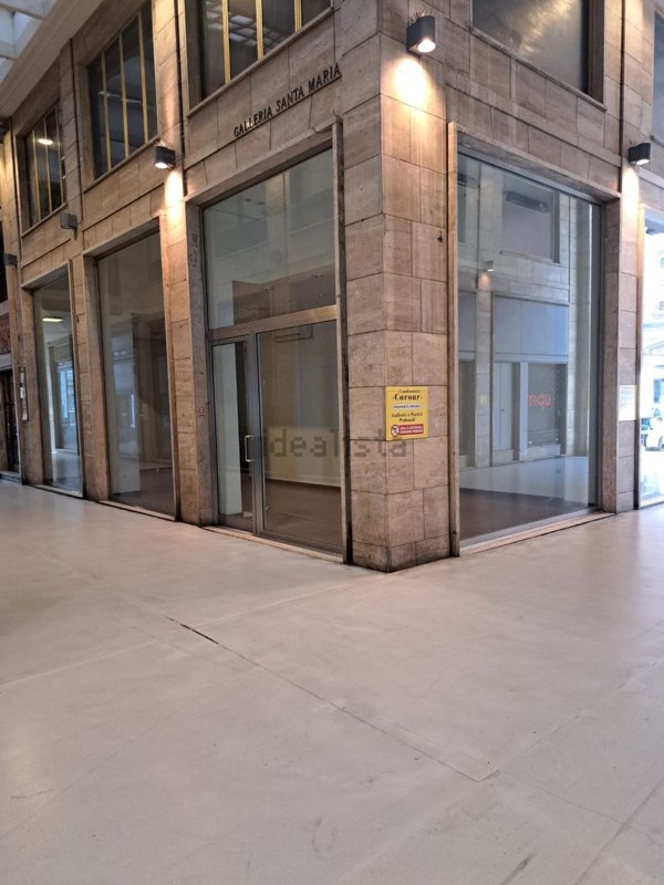 locale commerciale in affitto a Piacenza in zona Centro Storico