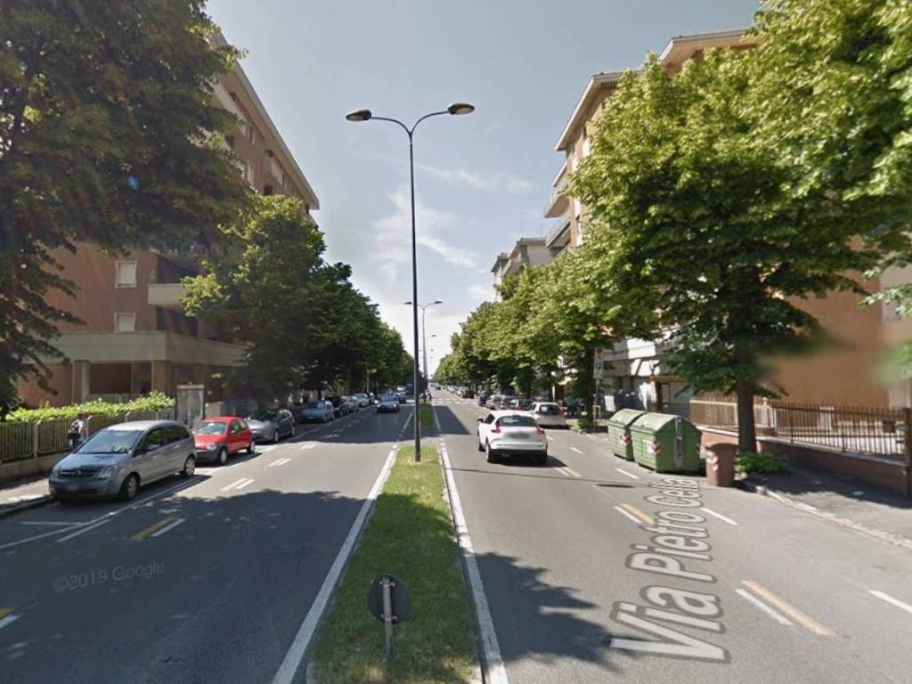 negozio in affitto a Piacenza in zona Infrangibile