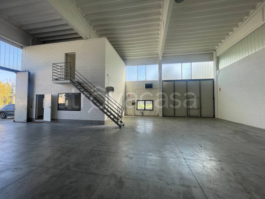 locale commerciale in affitto a Piacenza in zona San Bonico