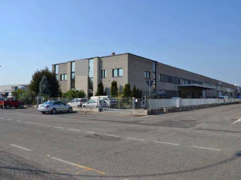 locale commerciale in affitto a Piacenza in zona I Vaccari