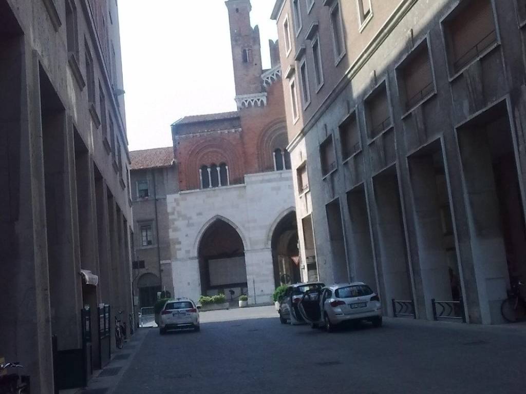 negozio in affitto a Piacenza