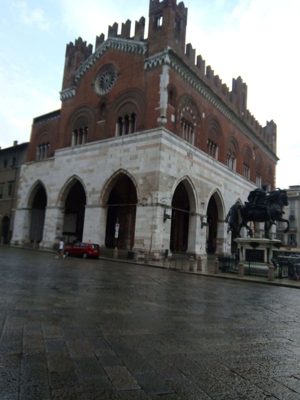 ufficio in affitto a Piacenza in zona Centro Storico