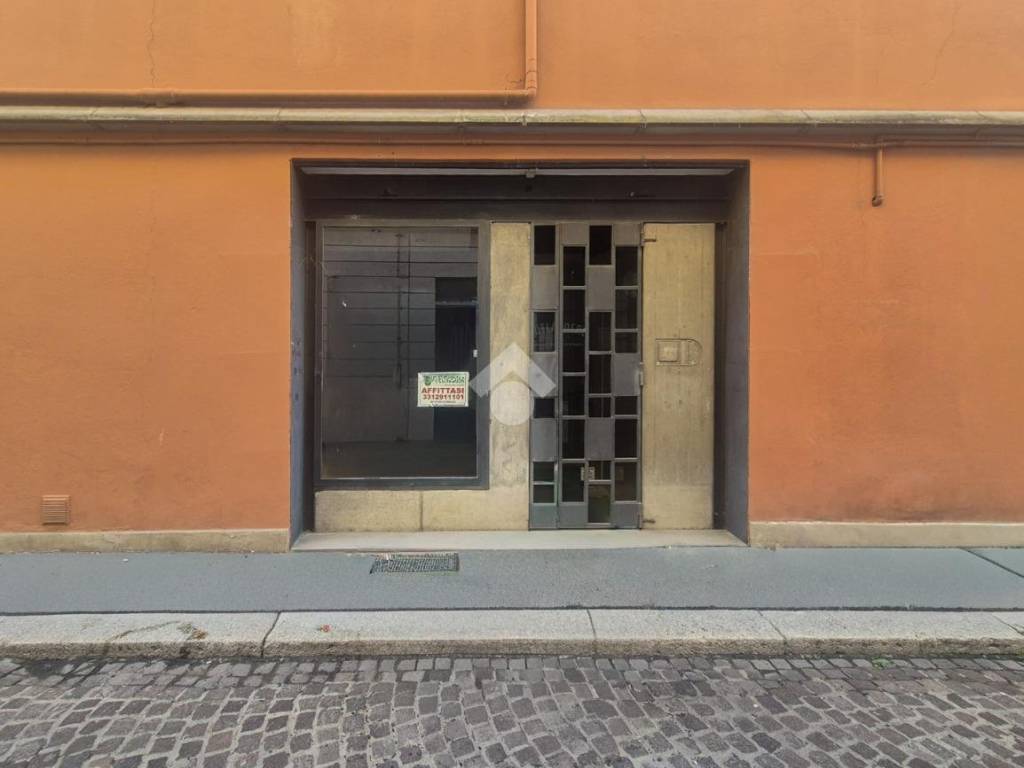 negozio in affitto a Piacenza