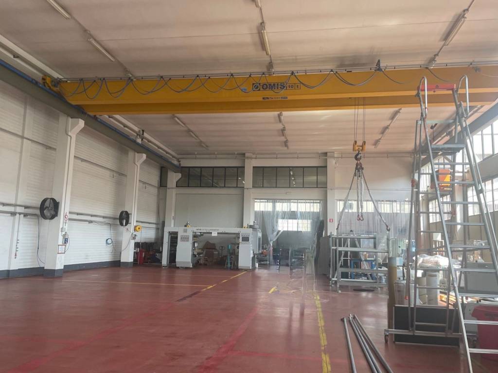 locale commerciale in affitto a Piacenza in zona Caorsana