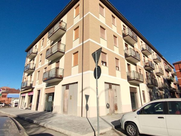 locale commerciale in affitto a Piacenza in zona Stadio