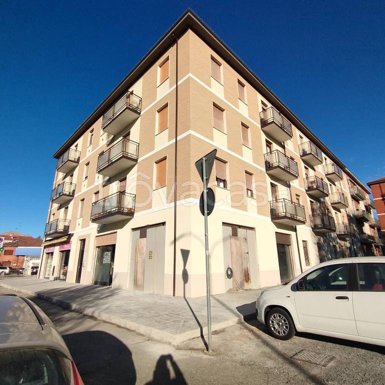 locale commerciale in affitto a Piacenza in zona Stadio