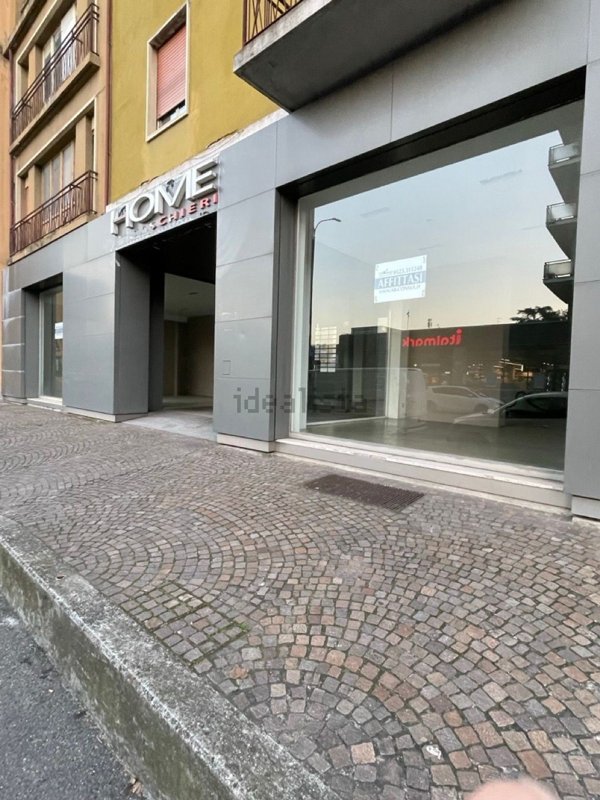locale commerciale in affitto a Piacenza in zona Stadio