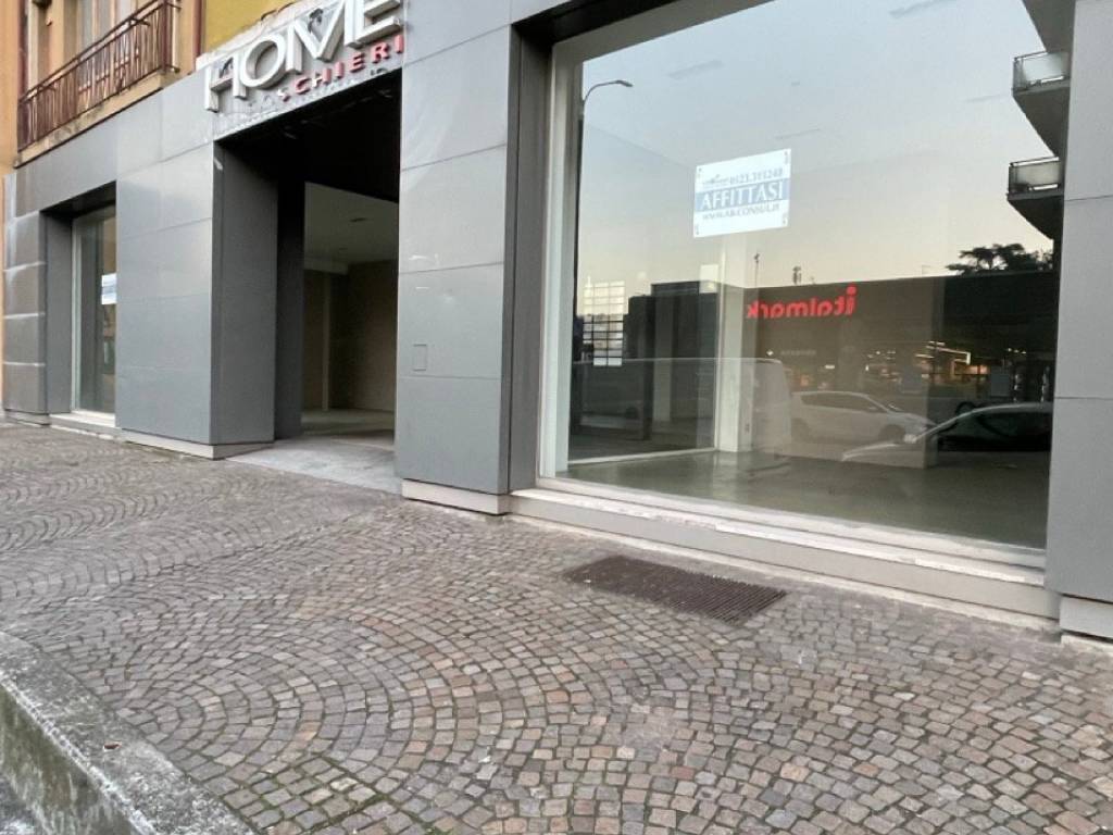 negozio in affitto a Piacenza in zona Belvedere / Quartiere Duemila