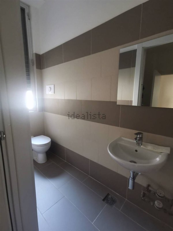 ufficio in affitto a Piacenza in zona Barriera Genova