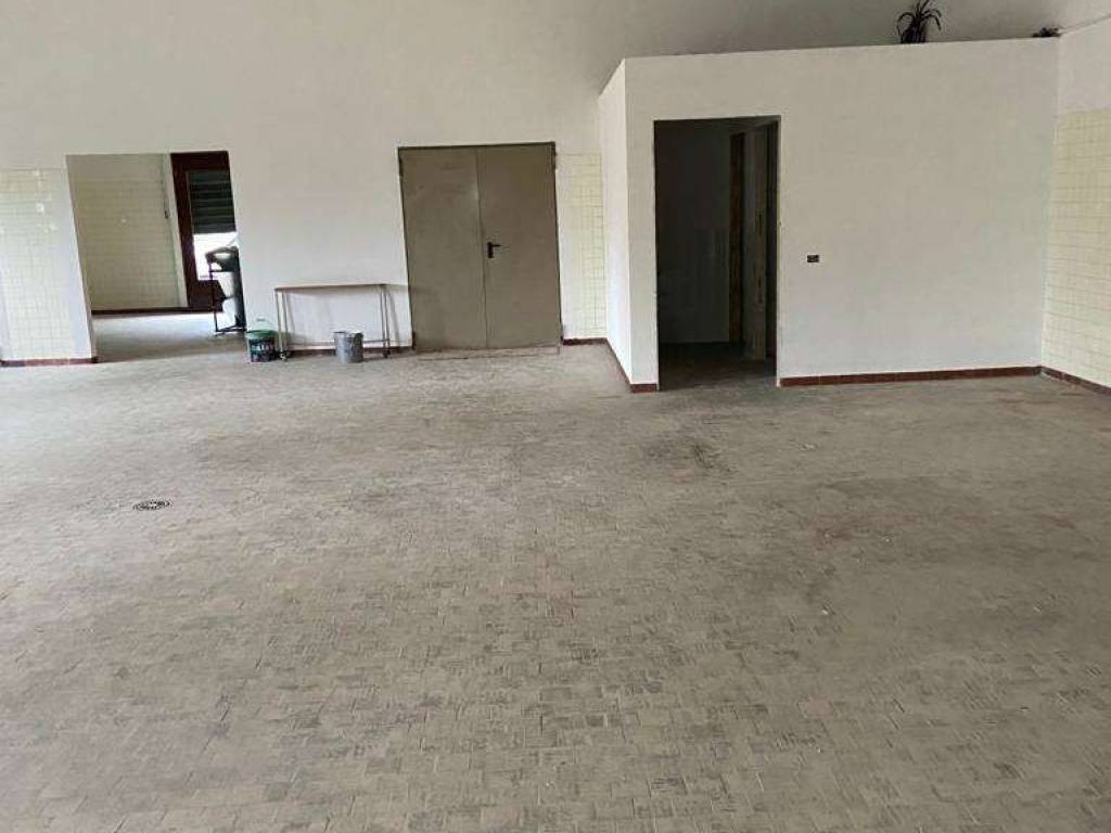 negozio in affitto a Piacenza in zona San Bonico