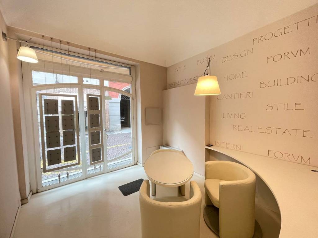 negozio in affitto a Piacenza