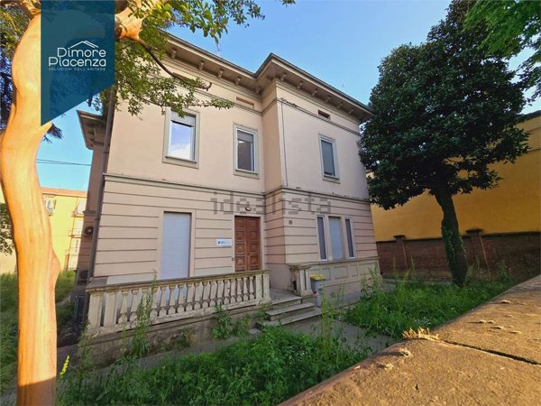 ufficio in affitto a Piacenza in zona Farnesiana
