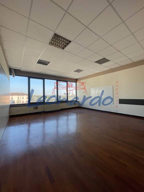 ufficio in affitto a Piacenza in zona Caorsana