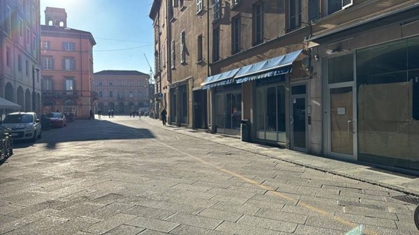 negozio in affitto a Piacenza