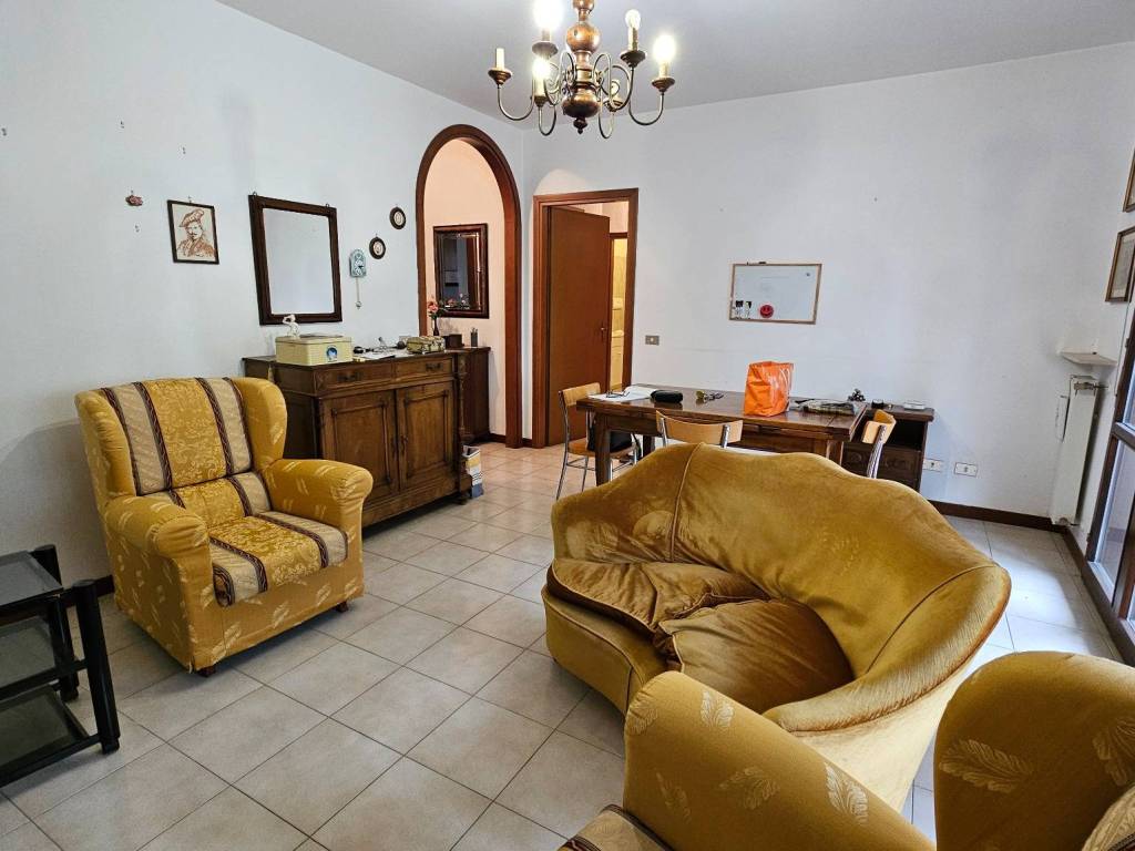 appartamento in affitto a Piacenza in zona Farnesiana