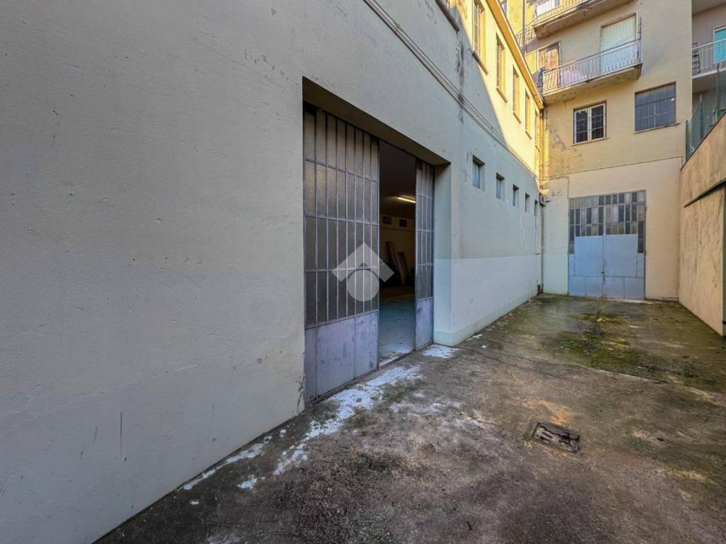 locale commerciale in affitto a Piacenza in zona Stadio