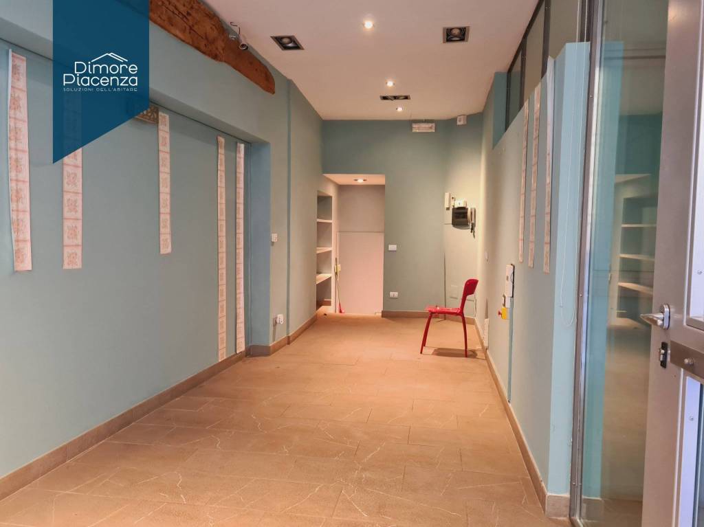 negozio in affitto a Piacenza in zona Centro Storico