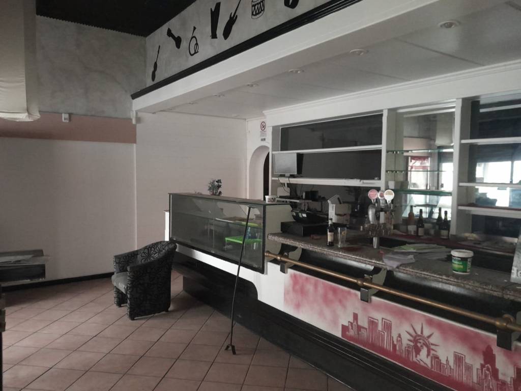 negozio in affitto a Piacenza in zona Stadio