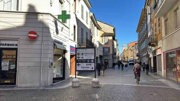 negozio in affitto a Piacenza